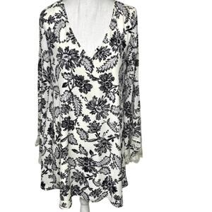 ASTR Anthropologie Black Cream Floral Kimono Bell Sleeves Lace Dress sz. L